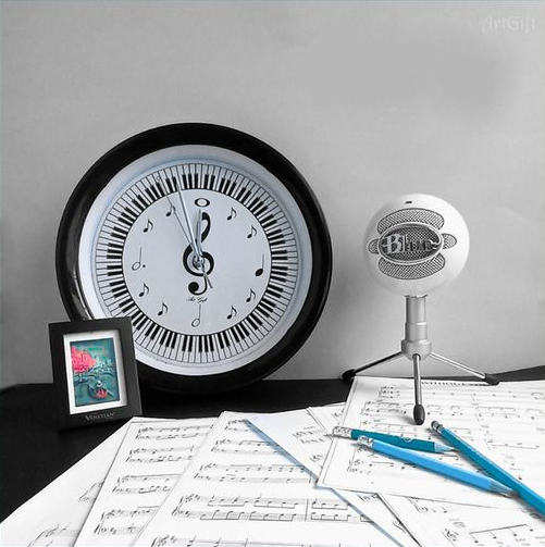 Reloj de pared decorado musical